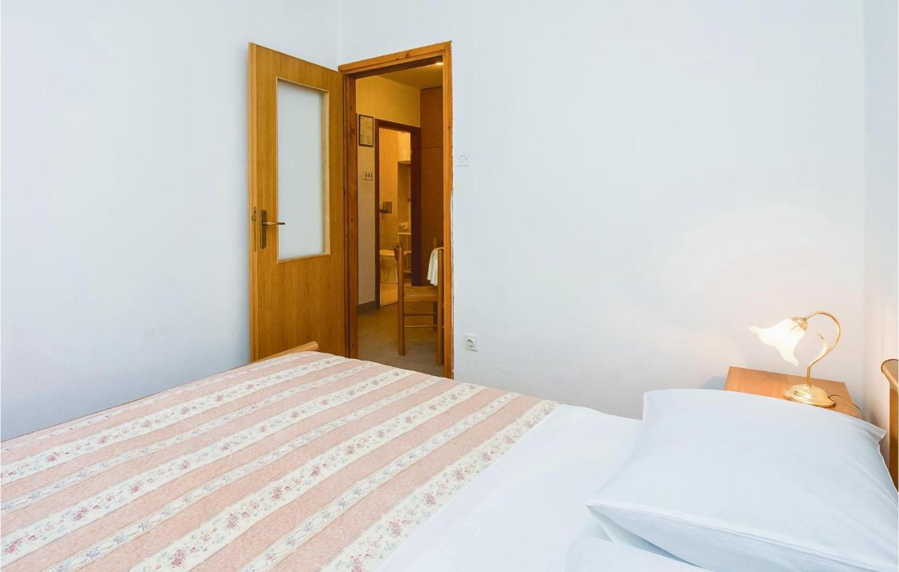 Cozy Apartment In Lokva Rogoznica With Wifi ภายนอก รูปภาพ