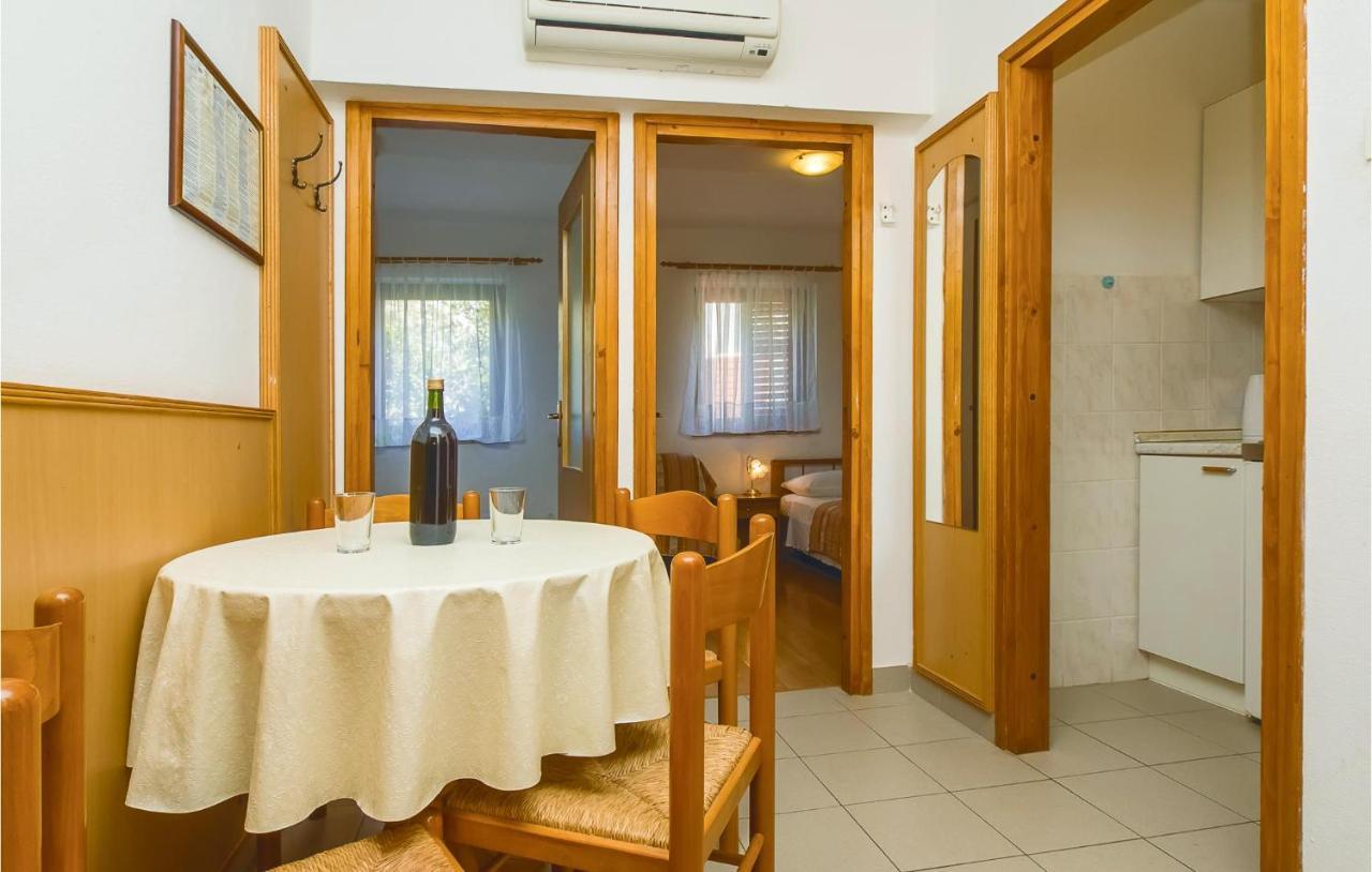 Cozy Apartment In Lokva Rogoznica With Wifi ภายนอก รูปภาพ