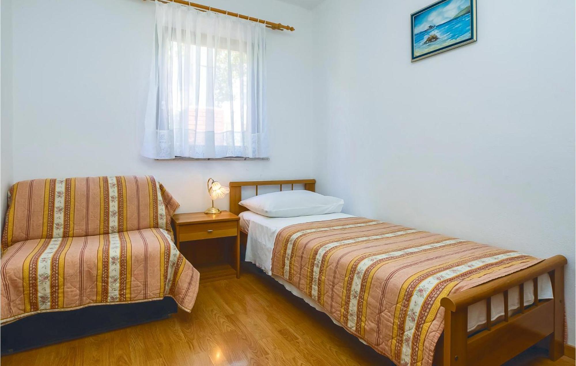 Cozy Apartment In Lokva Rogoznica With Wifi ภายนอก รูปภาพ